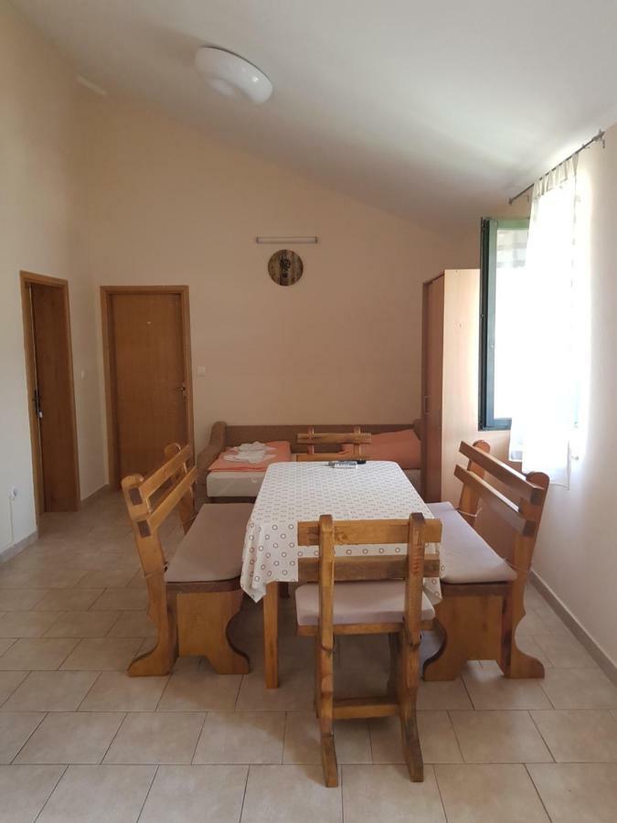 Apartment Lavanda สตารีกราด-ปาเคลนีซา ภายนอก รูปภาพ